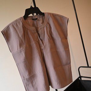 Sleeveless Top / Brand Ann Taylor Factory / Size x-small petite / Mauve color